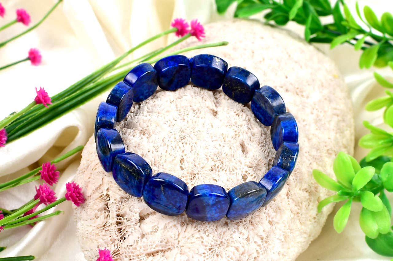 Blue Lapis Lazuli Chips Bracelet, Shape: Round, Packaging Type: Packet at  Rs 50/piece in Jaipur